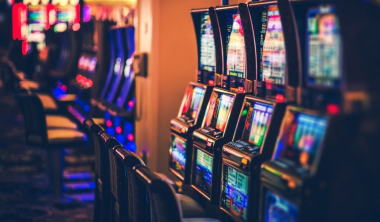 Some Helpful Tips to Know Before Playing the Slot Games