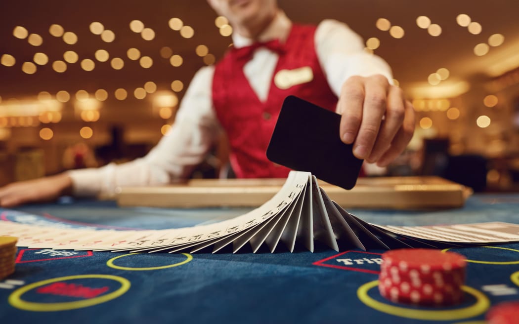 Understanding Live Game Features Before Playing
